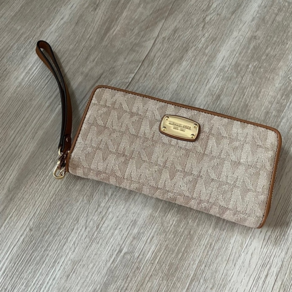 Michael Kors Continental Wallet
